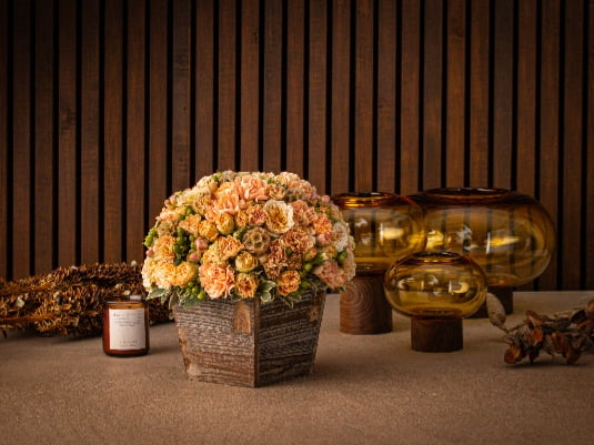 Fresh Flower Arrangement ' Amber Roses '